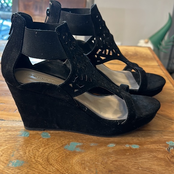 Maurice’s wedge sandal, black suede - Picture 2 of 3
